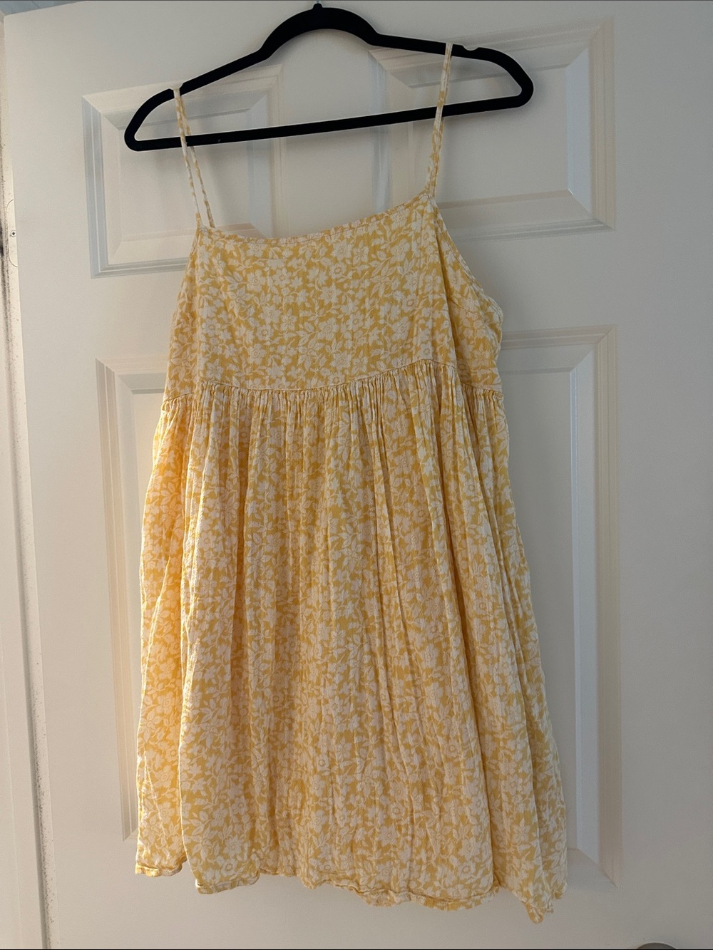 American Eagle Outfitters Yellow and White Floral Spaghetti Strap Sundress